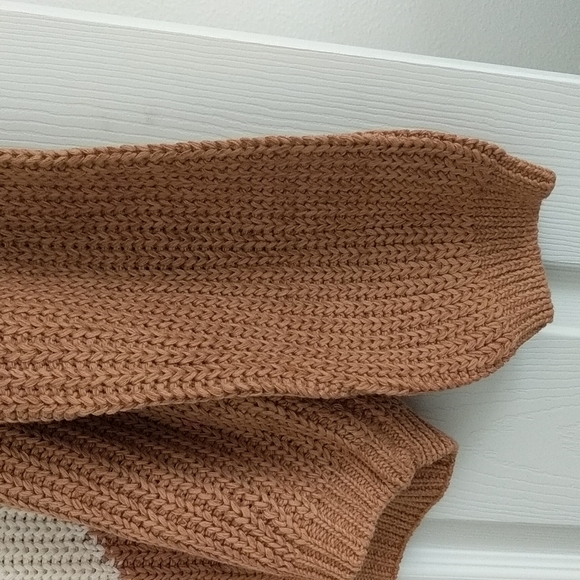 Lumiere chunky sweater in sz Medium - Picture 6 of 7